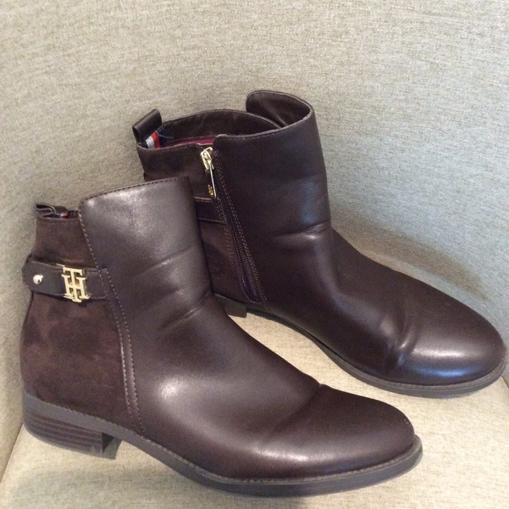 Women's size 9 Tommy Hilfiger boots